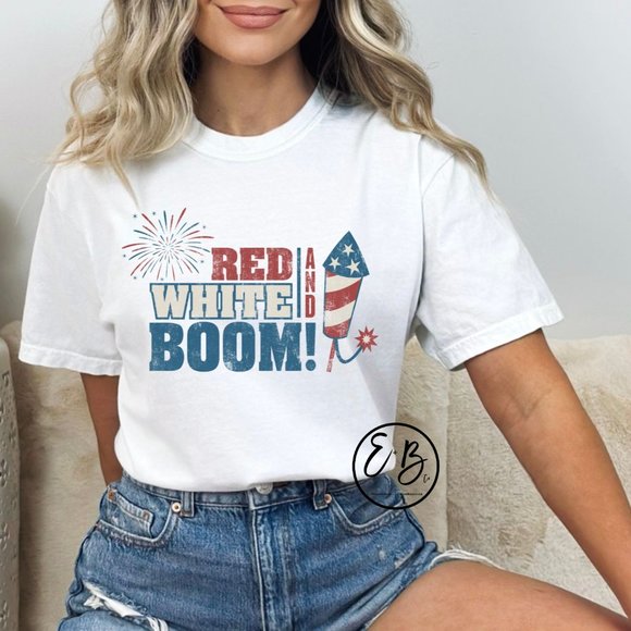 NEW Patriotic Fireworks USA American Red White and Boom July 4th Crewneck Tshirt - Picture 1 of 3